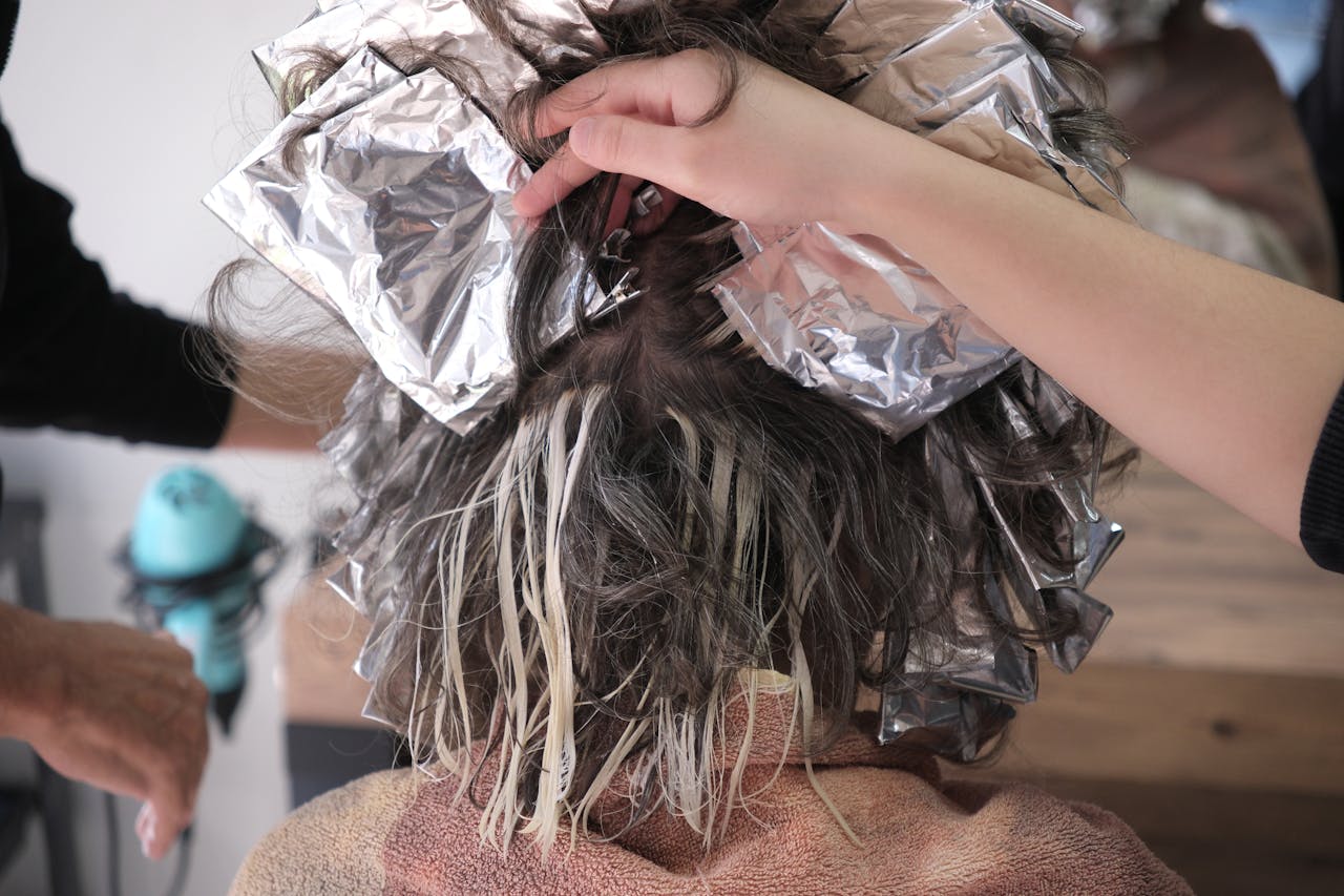 services-01 A detailed shot of hair coloring process using foils at a salon in İzmir, Türkiye.